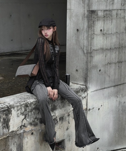 ZIPPER CLUB（ZIPPER CLUB ジッパークラブ）の「vintage design frill knit（ニット/セーター・レディース・ブラック/ホワイト・SMALL/MEDIUM/LARGE）」の12枚目の写真