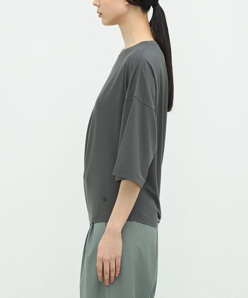 TOMORROWLAND .B(トゥモローランドビー)の「コットンテンセル アシンメトリックTシャツ(Tシャツ/カットソー・レディース・レッド/ホワイト/チャコールグレー/ブラック・FREE)」の7枚目の写真