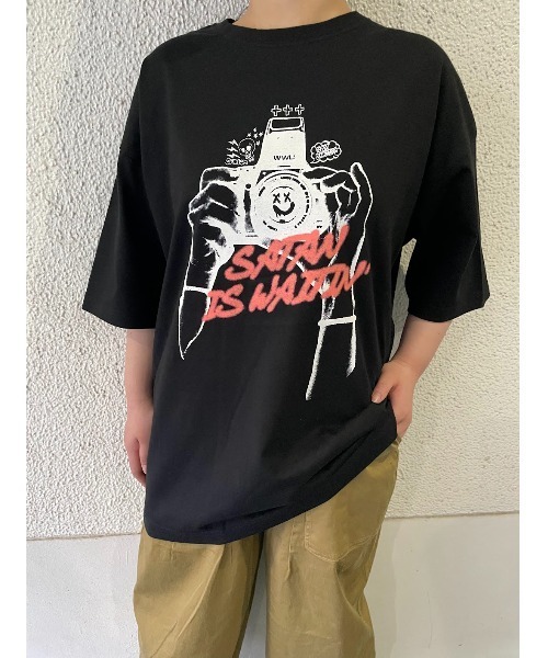 WORLD WIDE LOVE!（ワールドワイドラブ）の「シャッターチャンス　BIG TEE（Tシャツ/カットソー・レディース・ブラック/スモークピンク/オフホワイト・1）」の2枚目の写真