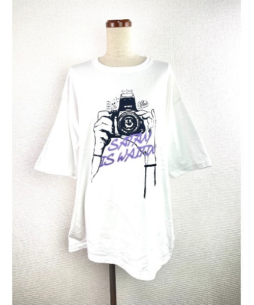 WORLD WIDE LOVE!（ワールドワイドラブ）の「シャッターチャンス　BIG TEE（Tシャツ/カットソー・レディース・ブラック/スモークピンク/オフホワイト・1）」の4枚目の写真