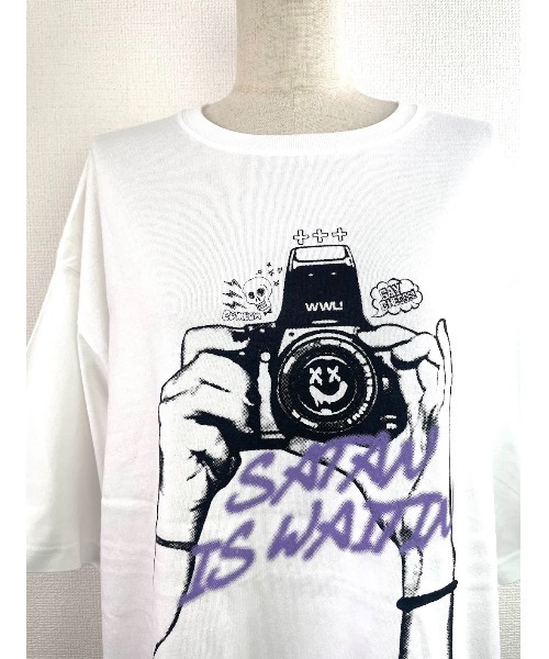 WORLD WIDE LOVE!（ワールドワイドラブ）の「シャッターチャンス　BIG TEE（Tシャツ/カットソー・レディース・ブラック/スモークピンク/オフホワイト・1）」の7枚目の写真