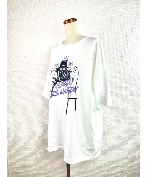 WORLD WIDE LOVE!（ワールドワイドラブ）の「シャッターチャンス　BIG TEE（Tシャツ/カットソー・レディース・ブラック/スモークピンク/オフホワイト・1）」の5枚目の写真