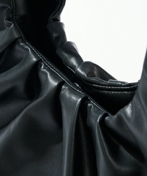 RIVE DROITE（リヴドロワ）の「【収納力◎】ギャザーショルダーバッグ（ショルダーバッグ・レディース・ブラック/ダークブラウン・FREE）」の13枚目の写真