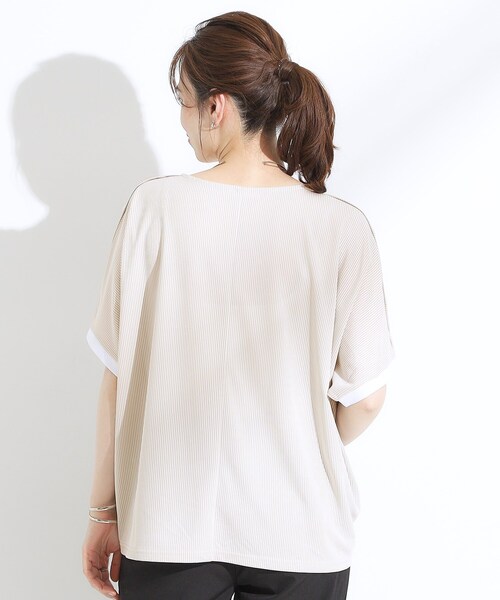 SHOO・LA・RUE(シューラルー)の「【ひんやり/UV】高気温でも快適に インせず決まるドルマントップス(Tシャツ/カットソー・レディース・ブラック/ベージュ系2/ネイビー系2・01/02/03/04)」の19枚目の写真