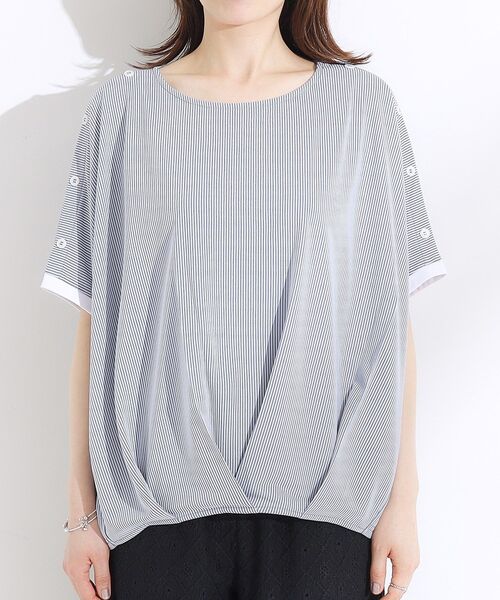 SHOO・LA・RUE(シューラルー)の「【ひんやり/UV】高気温でも快適に インせず決まるドルマントップス(Tシャツ/カットソー・レディース・ブラック/ベージュ系2/ネイビー系2・01/02/03/04)」の4枚目の写真