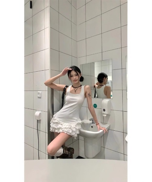 Ritzy(リッツィー)の「キャミソール風 フリル付きワンピース(ワンピース・レディース・ホワイト/ブラック・L/M)」の6枚目の写真