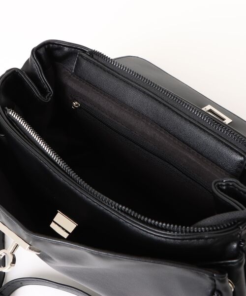 VIBGYOR（ヴィブジョー）の「urbanfemine./レトロデザインショルダーバッグ U7527（ショルダーバッグ・レディース・ブラック・FREE）」の9枚目の写真