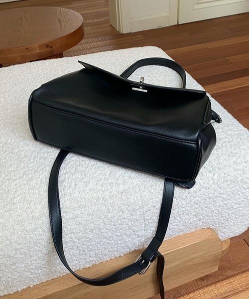VIBGYOR（ヴィブジョー）の「urbanfemine./レトロデザインショルダーバッグ U7527（ショルダーバッグ・レディース・ブラック・FREE）」の6枚目の写真
