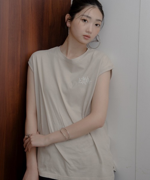 slattgir(スラットジール)の「高身長 綿100%フレンチスリーブロゴプリントTシャツ(UVカット・接触冷感)(トールサイズ)Essenave(Tシャツ/カットソー・レディース・オフホワイト/ベージュ・TM/TL/TLL/T3L/T4L/T5L)」の2枚目の写真