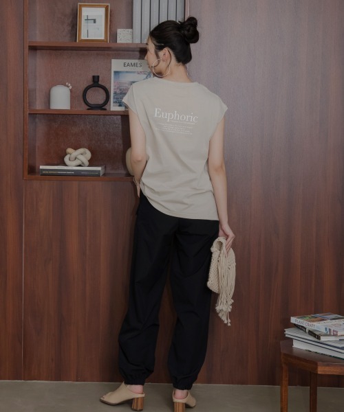 slattgir(スラットジール)の「高身長 綿100%フレンチスリーブロゴプリントTシャツ(UVカット・接触冷感)(トールサイズ)Essenave(Tシャツ/カットソー・レディース・オフホワイト/ベージュ・TM/TL/TLL/T3L/T4L/T5L)」の12枚目の写真