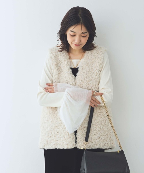 Gready Brilliant(グレディブリリアン)の「LUカーリーファーミドルベスト(その他アウター・レディース・アイボリー/グレー・38)」の11枚目の写真