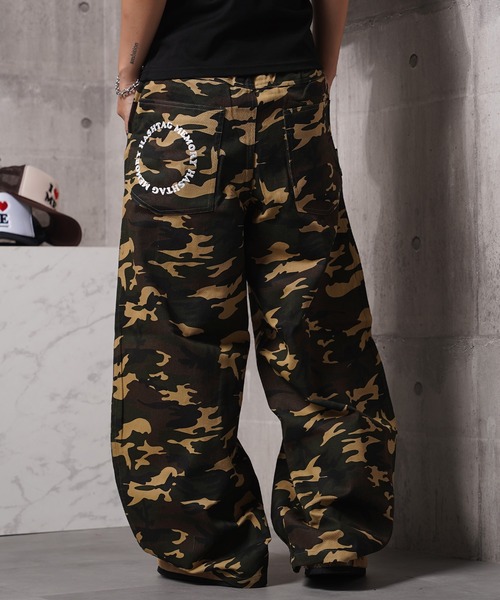 #MEMORY(メモリー)の「【MEMORY】総柄 バレルレッグパンツ / All-over pattern barrel leg pants(その他パンツ・メンズ・ブラウン系カモフラージュ/グリーン系カモフラージュ/レオパード/リアルツリーカモ/その他1/その他2・L/M)」の1枚目の写真