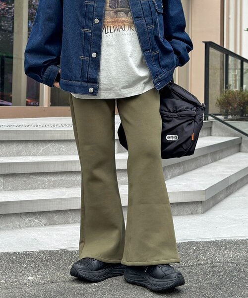 CPCM（シーピーシーエム）の「【PIPI監修】【新素材追加】フェイクスエードフレアパンツ（その他パンツ・レディース・アイボリー/ブラック/ブラウン/ブラック系その他/グレー/カーキ・SMALL/MEDIUM）」の6枚目の写真