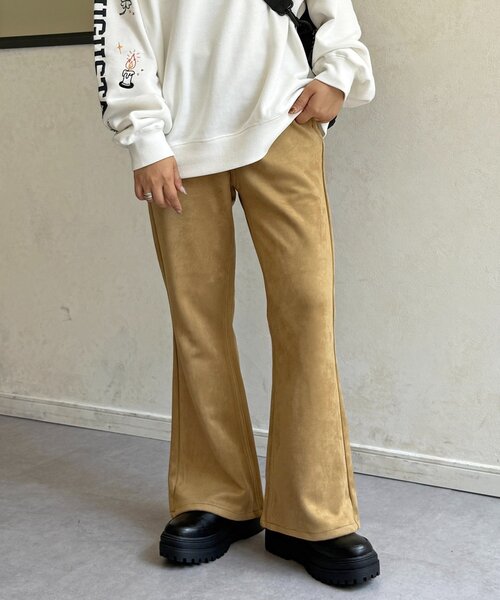 CPCM（シーピーシーエム）の「【PIPI監修】【新素材追加】フェイクスエードフレアパンツ（その他パンツ・レディース・アイボリー/ブラック/ブラウン/ブラック系その他/グレー/カーキ・SMALL/MEDIUM）」の9枚目の写真