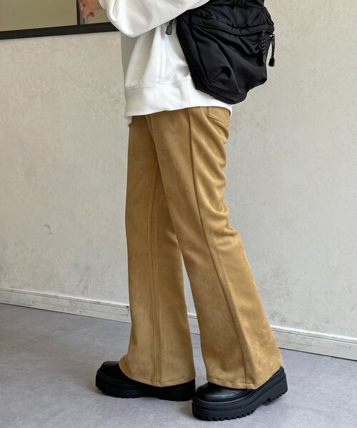 CPCM（シーピーシーエム）の「【PIPI監修】【新素材追加】フェイクスエードフレアパンツ（その他パンツ・レディース・アイボリー/ブラック/ブラウン/ブラック系その他/グレー/カーキ・SMALL/MEDIUM）」の11枚目の写真