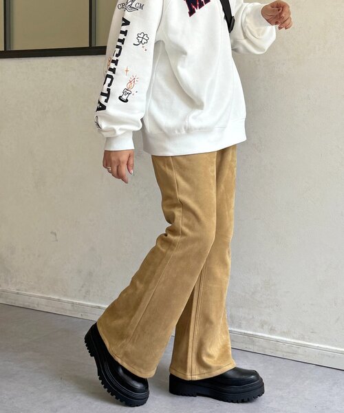 CPCM（シーピーシーエム）の「【PIPI監修】【新素材追加】フェイクスエードフレアパンツ（その他パンツ・レディース・アイボリー/ブラック/ブラウン/ブラック系その他/グレー/カーキ・SMALL/MEDIUM）」の13枚目の写真