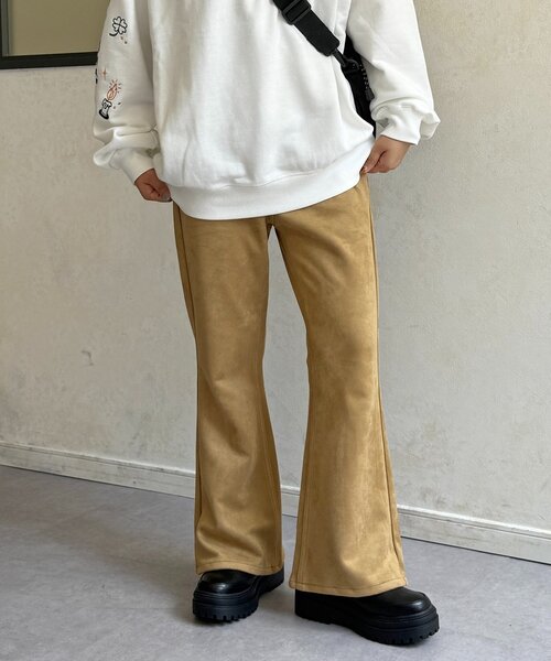 CPCM（シーピーシーエム）の「【PIPI監修】【新素材追加】フェイクスエードフレアパンツ（その他パンツ・レディース・アイボリー/ブラック/ブラウン/ブラック系その他/グレー/カーキ・SMALL/MEDIUM）」の14枚目の写真