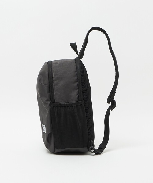 green label relaxing(グリーンレーベルリラクシング)の「<ARCH&LINE>COMPACT DAY BAG(6L) / キッズ(ショルダーバッグ・キッズ・ブラック/ダークグレー・FREE)」の3枚目の写真