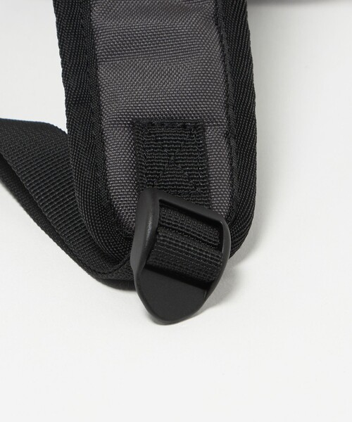 green label relaxing(グリーンレーベルリラクシング)の「<ARCH&LINE>COMPACT DAY BAG(6L) / キッズ(ショルダーバッグ・キッズ・ブラック/ダークグレー・FREE)」の11枚目の写真