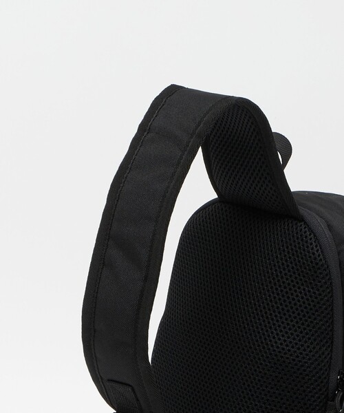 green label relaxing(グリーンレーベルリラクシング)の「<ARCH&LINE>COMPACT DAY BAG(6L) / キッズ(ショルダーバッグ・キッズ・ブラック/ダークグレー・FREE)」の17枚目の写真