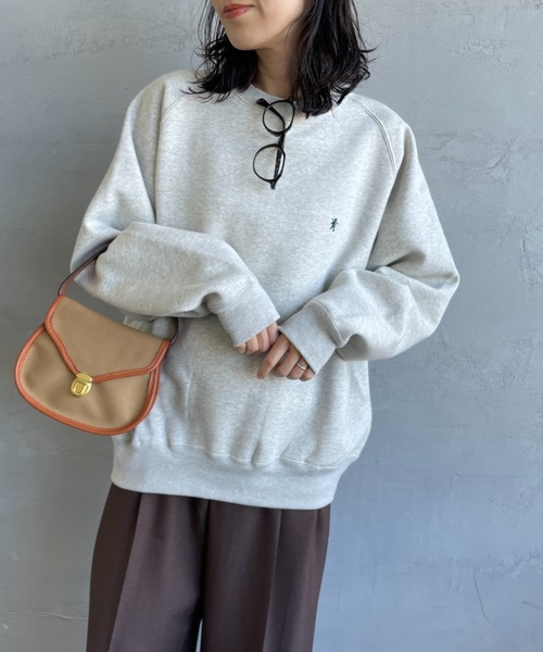 GYMPHLEX（ジムフレックス）の「[GYMPHLEX/ジムフレックス] スイングスリーブ ワンポイントロゴ刺繍 クルーネックスウェット（スウェット・レディース・アイボリー/ライトグレー/チャコールグレー/ブルー/ダークグリーン・M/L）」の3枚目の写真