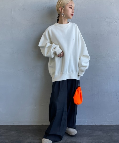 GYMPHLEX（ジムフレックス）の「[GYMPHLEX/ジムフレックス] スイングスリーブ ワンポイントロゴ刺繍 クルーネックスウェット（スウェット・レディース・アイボリー/ライトグレー/チャコールグレー/ブルー/ダークグリーン・M/L）」の6枚目の写真