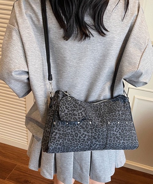 florist(フローリスト)の「【ハートチャーム付・2WAY】フェイクレザースタッズポケットショルダーバッグ(ショルダーバッグ・レディース・レオパード/レモンイエロー/ブラック/ホワイト・FREE)」の8枚目の写真