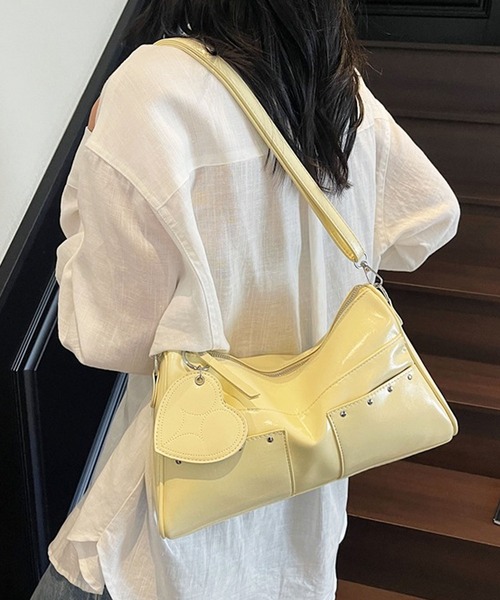 florist(フローリスト)の「【ハートチャーム付・2WAY】フェイクレザースタッズポケットショルダーバッグ(ショルダーバッグ・レディース・レオパード/レモンイエロー/ブラック/ホワイト・FREE)」の10枚目の写真