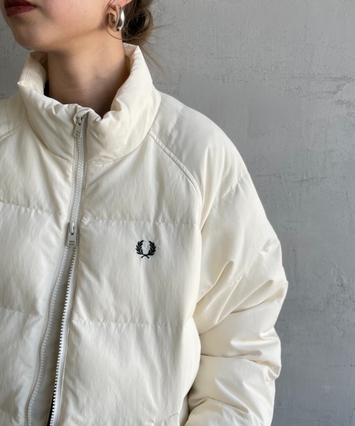 FRED PERRY（フレッドペリー）の「[FRED PERRY/フレッドペリー] ワンポイントロゴ刺繍 ラグランスリーブ パテッドジャケット（ブルゾン・レディース・ブラック/オフホワイト・10）」の12枚目の写真