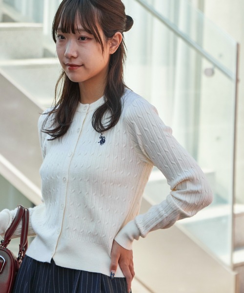 U.S. POLO ASSN.(ユーエスポロアッスン)の「U.S. POLO ASSN./ユーエスポロアッスン ワイドシルエット ケーブルカーディガン 冬服(カーディガン/ボレロ・レディース・アイボリー/ブルー/グレー・M/S)」の1枚目の写真