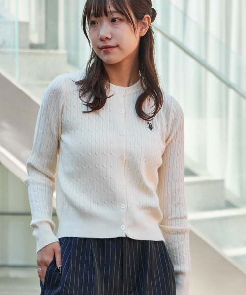 U.S. POLO ASSN.(ユーエスポロアッスン)の「U.S. POLO ASSN./ユーエスポロアッスン ワイドシルエット ケーブルカーディガン 冬服(カーディガン/ボレロ・レディース・アイボリー/ブルー/グレー・M/S)」の8枚目の写真