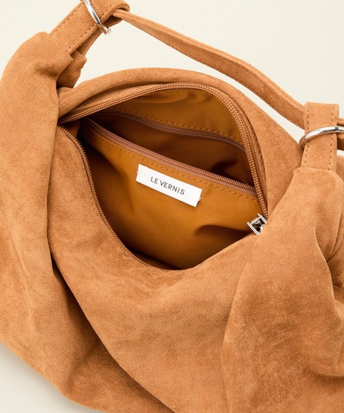 LE VERNIS（ル・ベルニ）の「LE VERNIS(ル・ベルニ)Triangle bag（トートバッグ・レディース・ベージュ/ブラウン/チョコ/ブラック・FREE）」の9枚目の写真