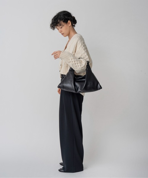 LE VERNIS（ル・ベルニ）の「LE VERNIS(ル・ベルニ)Triangle bag（トートバッグ・レディース・ベージュ/ブラウン/チョコ/ブラック・FREE）」の13枚目の写真