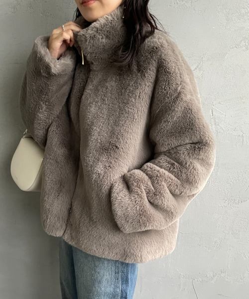 JEANS FACTORY Clothes（ジーンズファクトリークローズ）の「[Jeans Factory Clothes/ジーンズファクトリークローズ] エコファー オーバーサイズブルゾン（その他アウター・レディース・ベージュ/ブラウン/グレイッシュベージュ・F）」の3枚目の写真