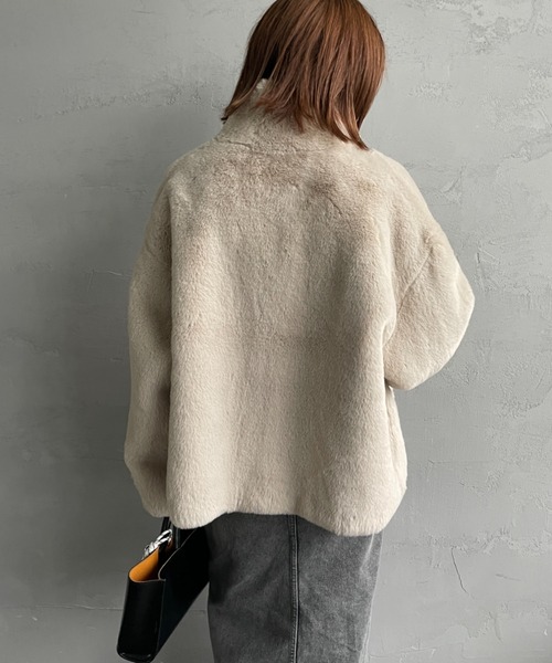 JEANS FACTORY Clothes（ジーンズファクトリークローズ）の「[Jeans Factory Clothes/ジーンズファクトリークローズ] エコファー オーバーサイズブルゾン（その他アウター・レディース・ベージュ/ブラウン/グレイッシュベージュ・F）」の5枚目の写真