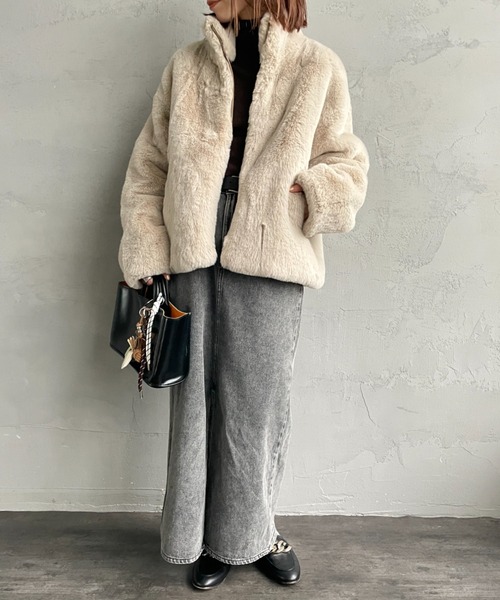 JEANS FACTORY Clothes（ジーンズファクトリークローズ）の「[Jeans Factory Clothes/ジーンズファクトリークローズ] エコファー オーバーサイズブルゾン（その他アウター・レディース・ベージュ/ブラウン/グレイッシュベージュ・F）」の6枚目の写真