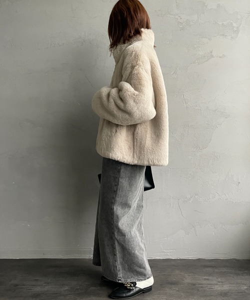 JEANS FACTORY Clothes（ジーンズファクトリークローズ）の「[Jeans Factory Clothes/ジーンズファクトリークローズ] エコファー オーバーサイズブルゾン（その他アウター・レディース・ベージュ/ブラウン/グレイッシュベージュ・F）」の7枚目の写真