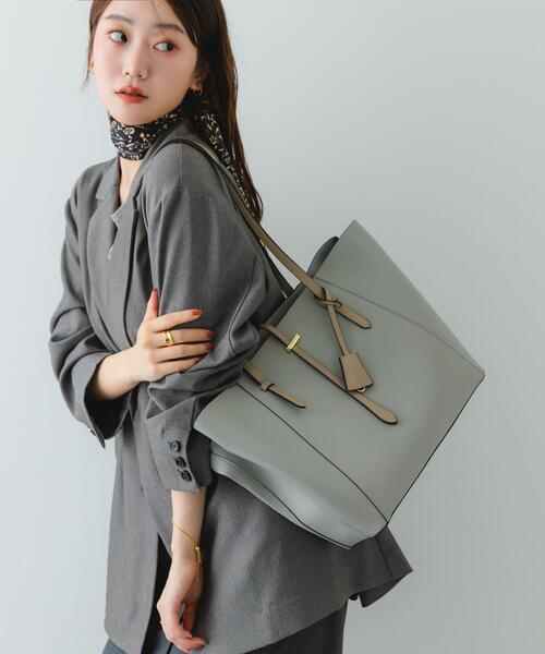 RODE SKO（ロデスコ）の「チャーム付A4トートバッグ（トートバッグ・レディース・ブラック/アイボリー/グレー/ベージュ系その他・ONE）」の4枚目の写真