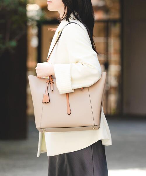 RODE SKO（ロデスコ）の「チャーム付A4トートバッグ（トートバッグ・レディース・ブラック/アイボリー/グレー/ベージュ系その他・ONE）」の16枚目の写真