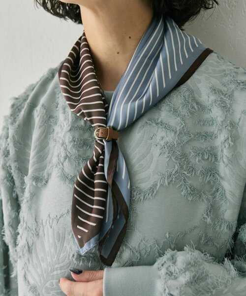 ear PAPILLONNER（イアパピヨネ）の「レザーリング付き2色ストライプスカーフ（ストール/ショール・レディース・ブラウン/ブラック・FREE）」の2枚目の写真