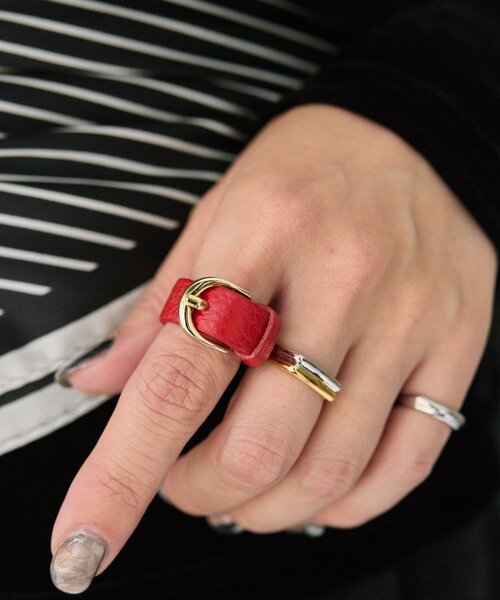 ear PAPILLONNER（イアパピヨネ）の「レザーリング付き2色ストライプスカーフ（ストール/ショール・レディース・ブラウン/ブラック・FREE）」の9枚目の写真