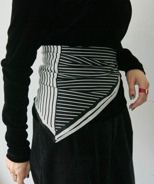 ear PAPILLONNER（イアパピヨネ）の「レザーリング付き2色ストライプスカーフ（ストール/ショール・レディース・ブラウン/ブラック・FREE）」の10枚目の写真