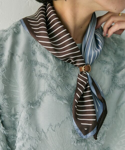 ear PAPILLONNER（イアパピヨネ）の「レザーリング付き2色ストライプスカーフ（ストール/ショール・レディース・ブラウン/ブラック・FREE）」の15枚目の写真
