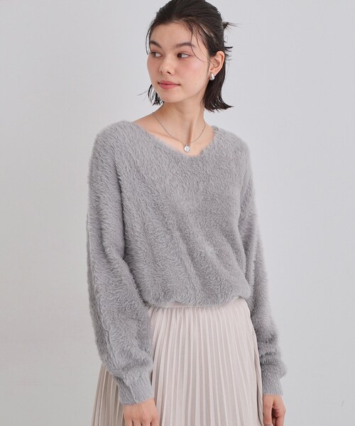 THE SHOP TK （ザ ショップ ティーケー ）の「【選べる7色/華やかで柔らか】ふわふわフェザーニット/洗える・前後2WAY（ニット/セーター・レディース・グレー/ブルー/ワインレッド/ベージュ/スミクロ/ネイビー系5/アイボリー・13/12）」の4枚目の写真