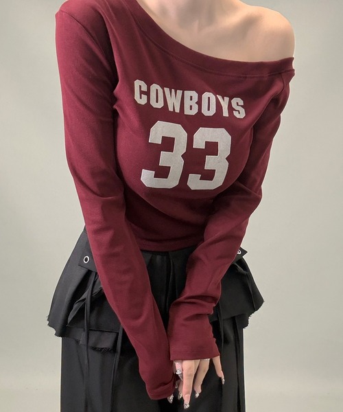 FOLLOWIN（フォロウィン）の「6color/ナンバリングロゴ ワンオフショルダー長袖Ｔシャツ（Tシャツ/カットソー・レディース・ブラック/ワインレッド/ブラウン/ホワイト/グレー/ネイビー・FREE）」の6枚目の写真