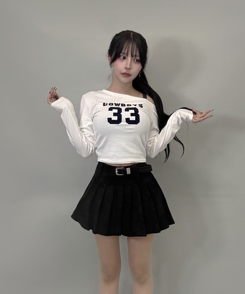 FOLLOWIN（フォロウィン）の「6color/ナンバリングロゴ ワンオフショルダー長袖Ｔシャツ（Tシャツ/カットソー・レディース・ブラック/ワインレッド/ブラウン/ホワイト/グレー/ネイビー・FREE）」の19枚目の写真