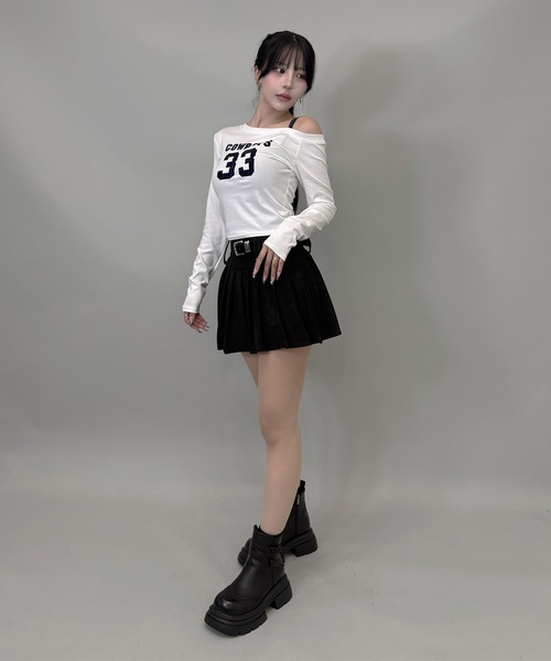 FOLLOWIN（フォロウィン）の「6color/ナンバリングロゴ ワンオフショルダー長袖Ｔシャツ（Tシャツ/カットソー・レディース・ブラック/ワインレッド/ブラウン/ホワイト/グレー/ネイビー・FREE）」の18枚目の写真