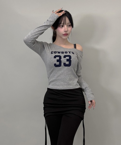 FOLLOWIN（フォロウィン）の「6color/ナンバリングロゴ ワンオフショルダー長袖Ｔシャツ（Tシャツ/カットソー・レディース・ブラック/ワインレッド/ブラウン/ホワイト/グレー/ネイビー・FREE）」の21枚目の写真