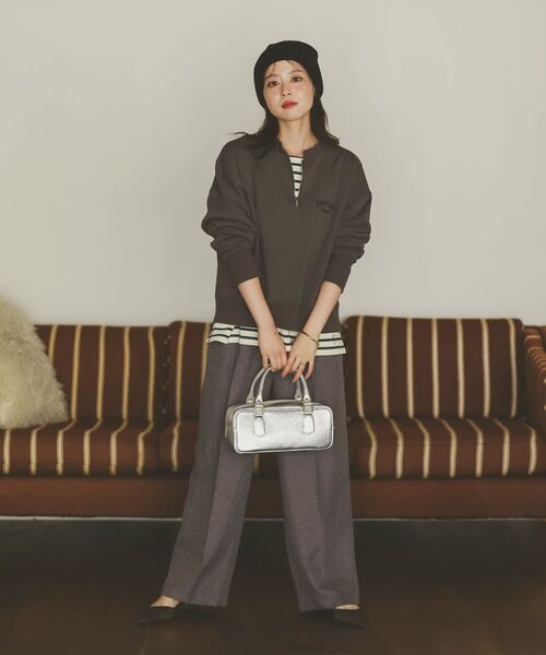 le.coeur blanc（ルクールブラン）の「刺繍入りハーフジップスウェット（スウェット・レディース・ダークグレー/ベージュ・38）」の3枚目の写真