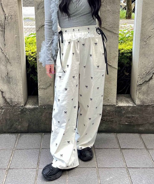 Flugge(フラッジー)の「ribbonトラックパンツ(その他パンツ・レディース・ブラック/アイボリー・FREE)」の1枚目の写真